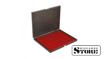 CARUS-1 natural wood case with a dark red tray for storing 30 coins/coin capsules up to 38 mm in diameter.